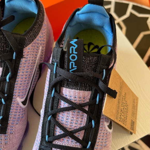 **SOLD** Nike Air VaporMax 2021 Flyknit "Lilac/Black/Barely Grape/Universi Blue" - Picture 8 of 16